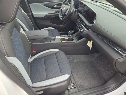 2025 Buick Envista Preferred FWD