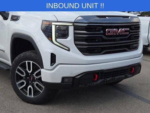 Summit White 2024 GMC Sierra 1500 AT4