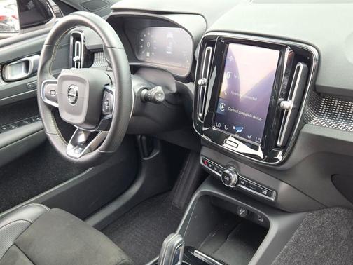 2020 Volvo XC40 T5 R-Design
