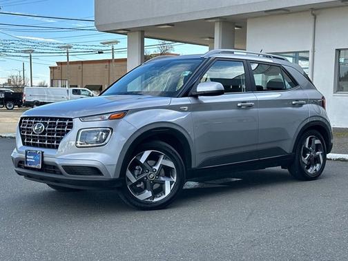 2025 Hyundai VENUE SEL