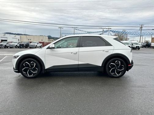 2024 Hyundai IONIQ 5 SE