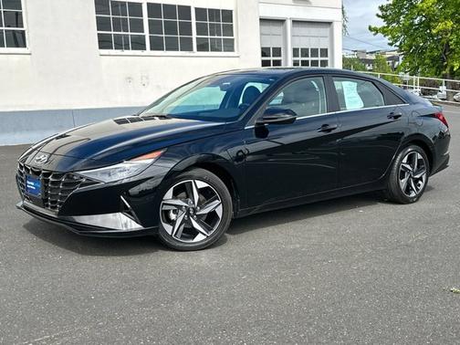 Black 2023 Hyundai ELANTRA Limited