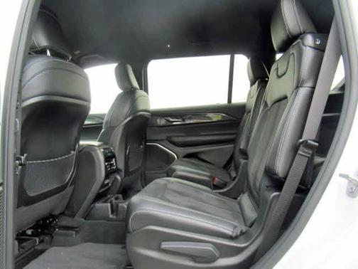2022 Jeep Grand Cherokee L Altitude