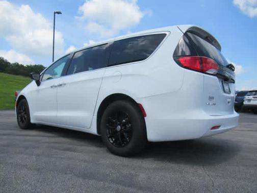 2024 Chrysler Voyager LX