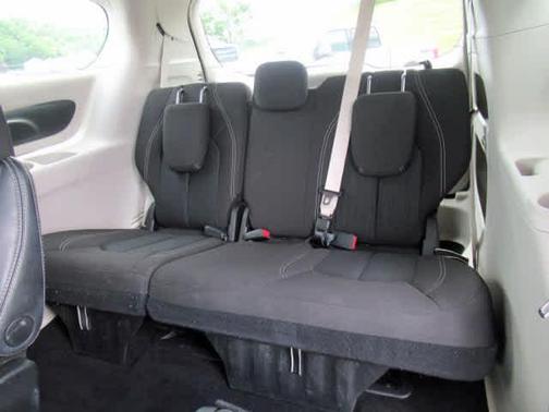 2024 Chrysler Voyager LX