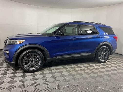 Atlas Blue Metallic 2022 Ford Explorer XLT