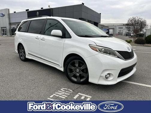 Super White 2016 Toyota Sienna SE