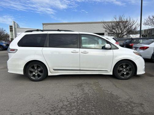 2016 Toyota Sienna SE
