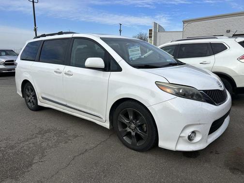 2016 Toyota Sienna SE