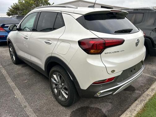 White Frost Tricoat 2023 Buick Encore GX Essence