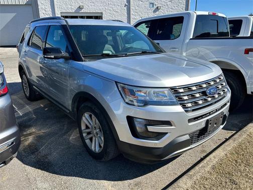 Ingot Silver Metallic 2016 Ford Explorer XLT
