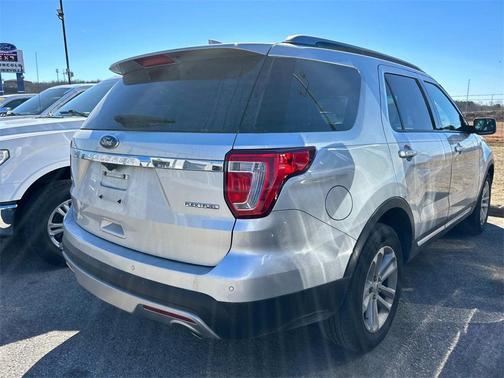 Ingot Silver Metallic 2016 Ford Explorer XLT