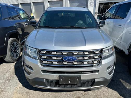 Ingot Silver Metallic 2016 Ford Explorer XLT