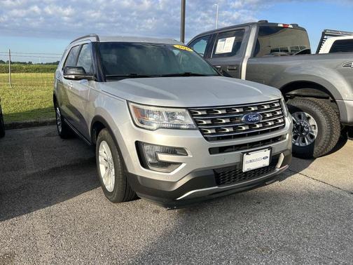 Ingot Silver Metallic 2016 Ford Explorer XLT