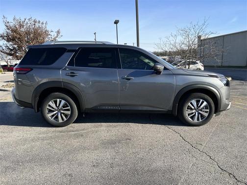 2025 Nissan Pathfinder SL 4WD