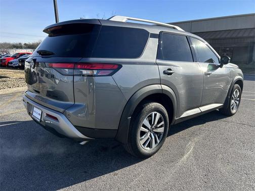 2025 Nissan Pathfinder SL 4WD