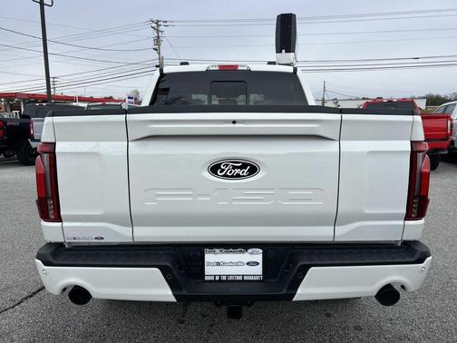 Star White Metallic Tri-Coat 2026 Ford F-150 Lariat