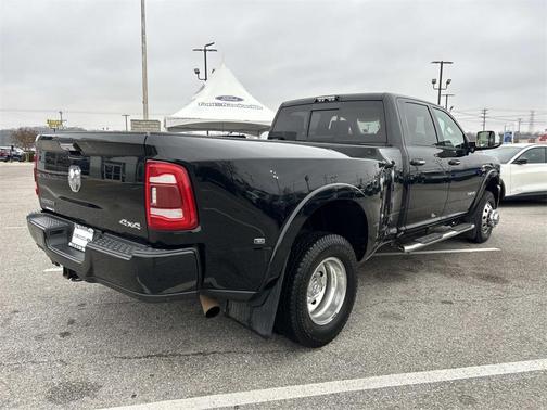 2020 RAM 3500 Laramie Crew Cab 4x4 8' Box