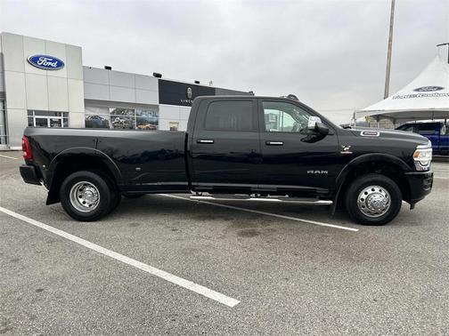 2020 RAM 3500 Laramie Crew Cab 4x4 8' Box
