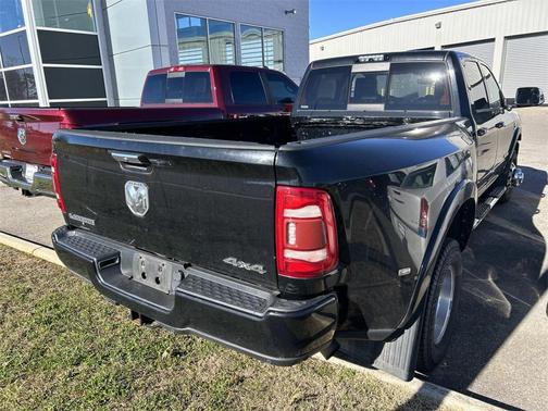 2020 RAM 3500 Laramie Crew Cab 4x4 8' Box