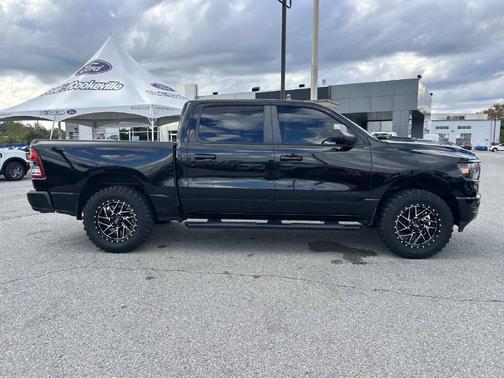 Diamond Black Crystal Pearlcoat 2019 RAM 1500 Big Horn