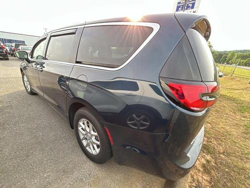 Fathom Blue Pearlcoat 2025 Chrysler Pacifica L