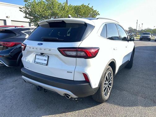 Star White Metallic Tri-Coat 2024 Ford Escape PHEV SE