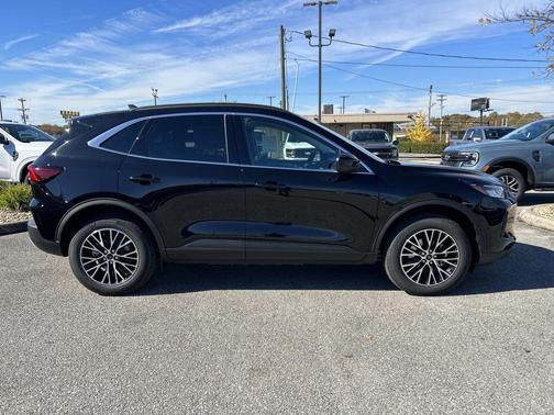 2026 Ford Escape PHEV SE