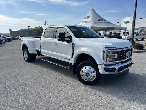Star White Metallic Tri-Coat 2026 Ford F-450 Lariat