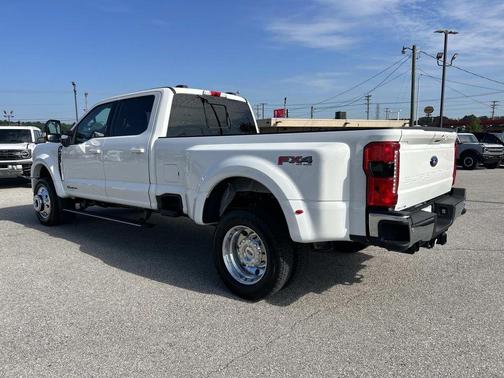 Star White Metallic Tri-Coat 2026 Ford F-450 Lariat