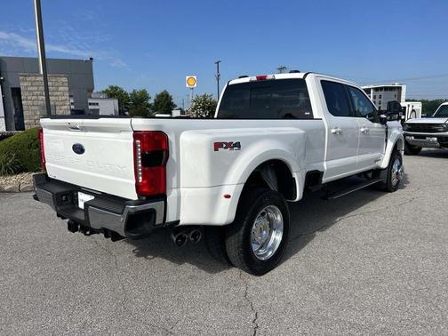Star White Metallic Tri-Coat 2026 Ford F-450 Lariat