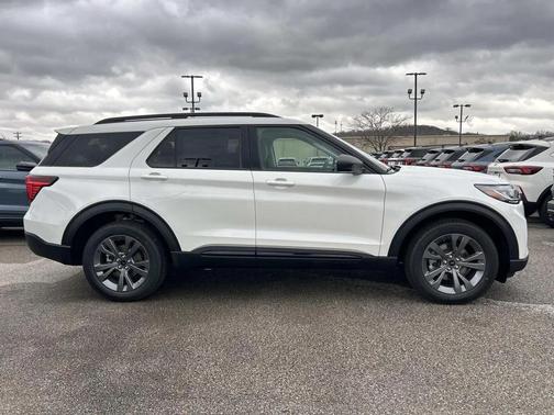 Star White Metallic Tri-Coat 2026 Ford Explorer Active