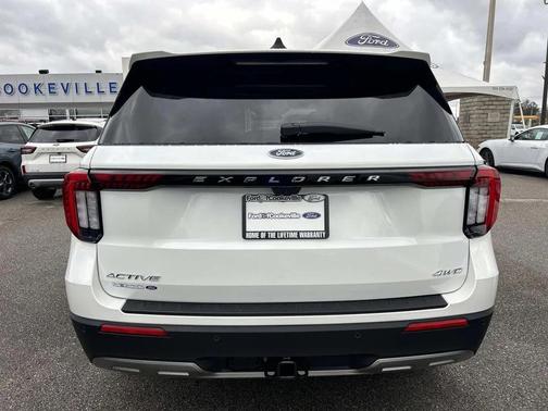 Star White Metallic Tri-Coat 2026 Ford Explorer Active
