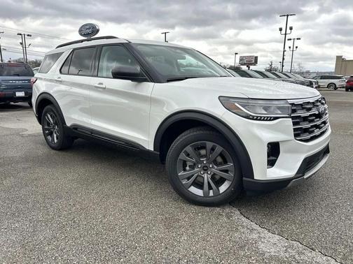 Star White Metallic Tri-Coat 2026 Ford Explorer Active