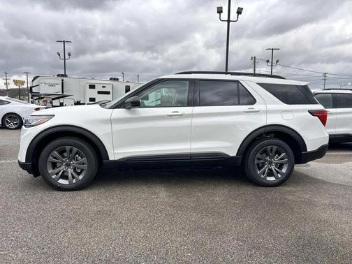 Star White Metallic Tri-Coat 2026 Ford Explorer Active