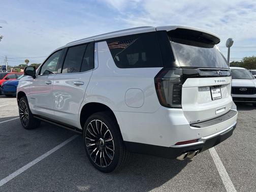 Iridescent Pearl Tricoat 2025 Chevrolet Tahoe 4WD High Country