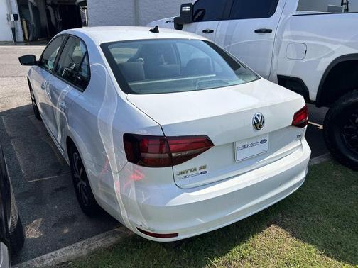 Pure White 2016 Volkswagen Jetta 1.4T S