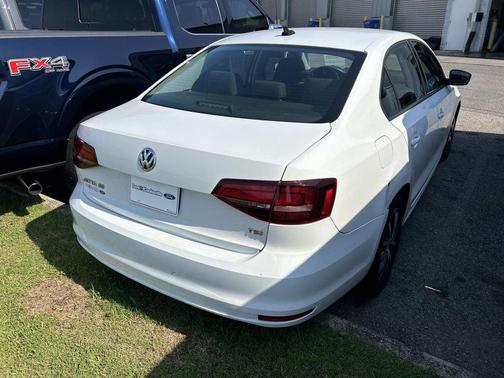 Pure White 2016 Volkswagen Jetta 1.4T S