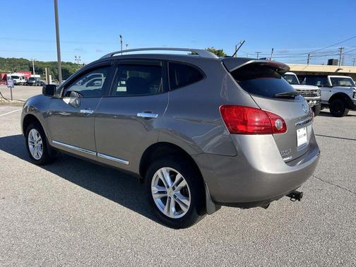 Gray 2015 Nissan Rogue Select S