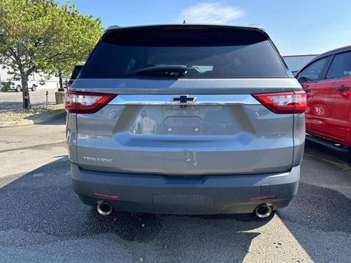Satin Steel Metallic 2021 Chevrolet Traverse LS