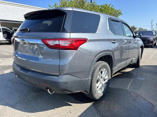 Satin Steel Metallic 2021 Chevrolet Traverse LS