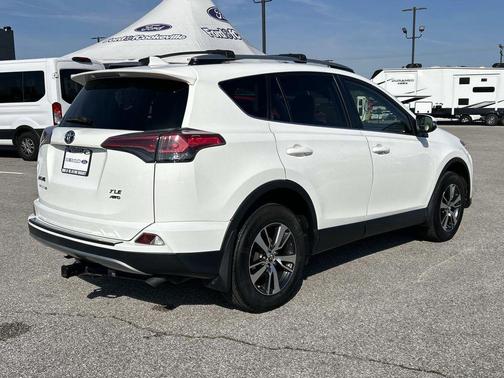 Super White 2018 Toyota RAV4 XLE