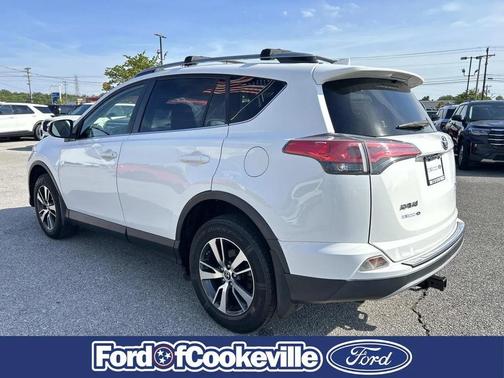 Super White 2018 Toyota RAV4 XLE