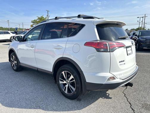 Super White 2018 Toyota RAV4 XLE