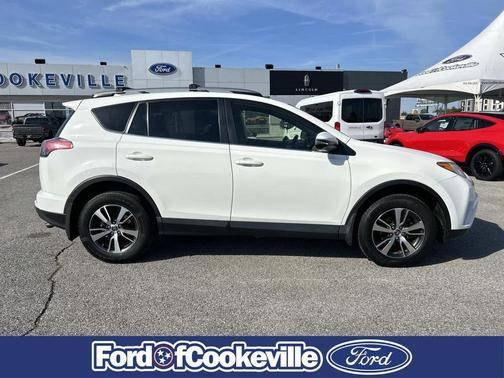 Super White 2018 Toyota RAV4 XLE