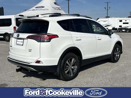 Super White 2018 Toyota RAV4 XLE