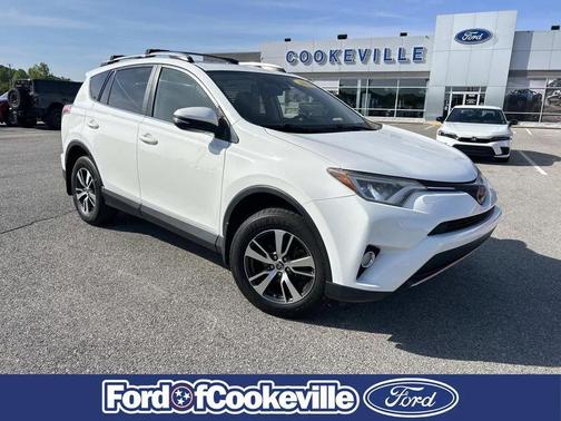 Super White 2018 Toyota RAV4 XLE