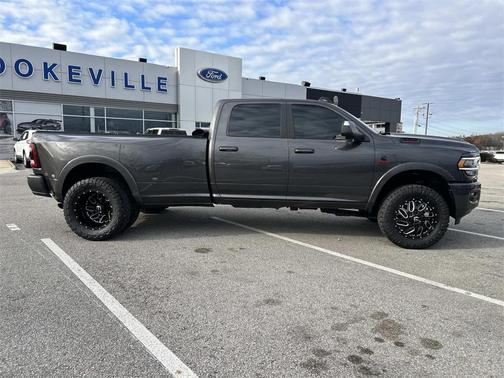 2022 RAM 3500 Laramie Crew Cab 4x4 8' Box