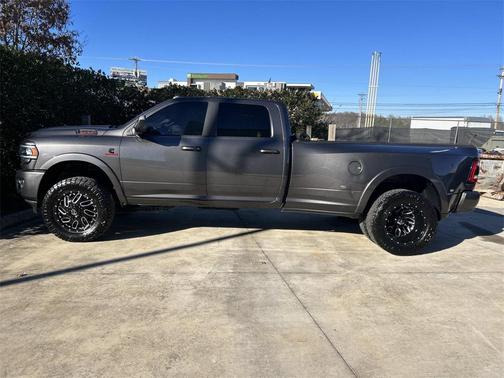 2022 RAM 3500 Laramie Crew Cab 4x4 8' Box