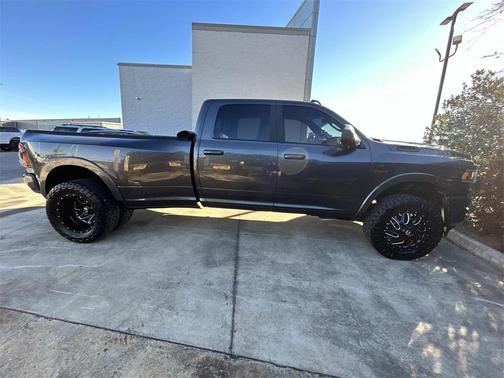 2022 RAM 3500 Laramie Crew Cab 4x4 8' Box